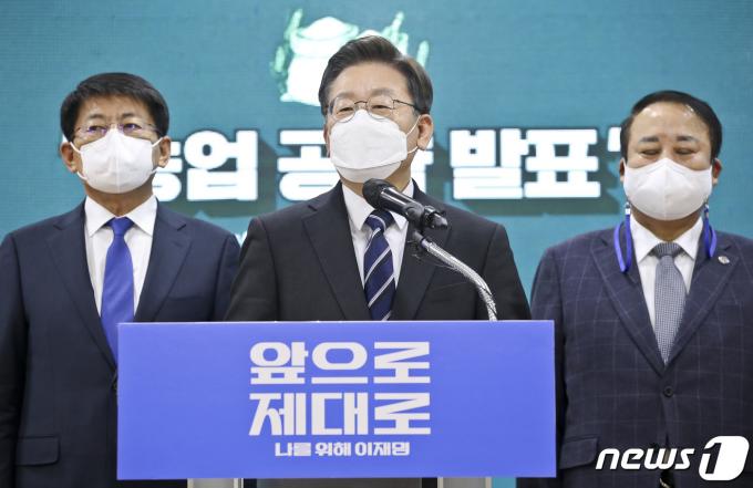 이재명 더불어민주당 대선 후보가 25일 오전 경기 포천시 농업기술센터에서 농업 공약을 발표하고 있다. 이 후보는 