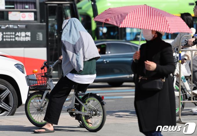 [사진] 무더위 찾아온 봄