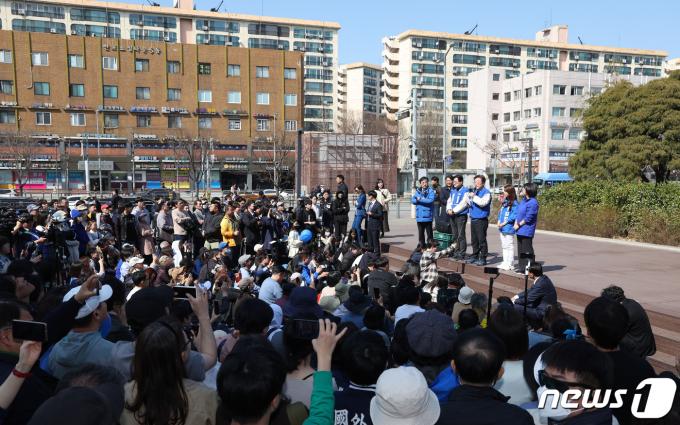[사진] 이재명, '험지' 서초구 표심 공략