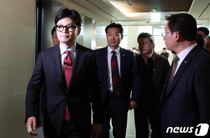 [사진] 전국의대교수협의회 회장단 간담회 참석하는 한동훈