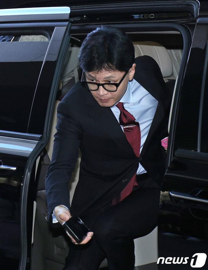 [사진] 한동훈 '전국의대교수협의회 회장단 간담회장으로'