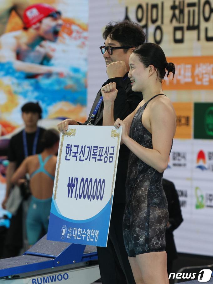 [사진] 한다경 '한국신기록 세웠어요'