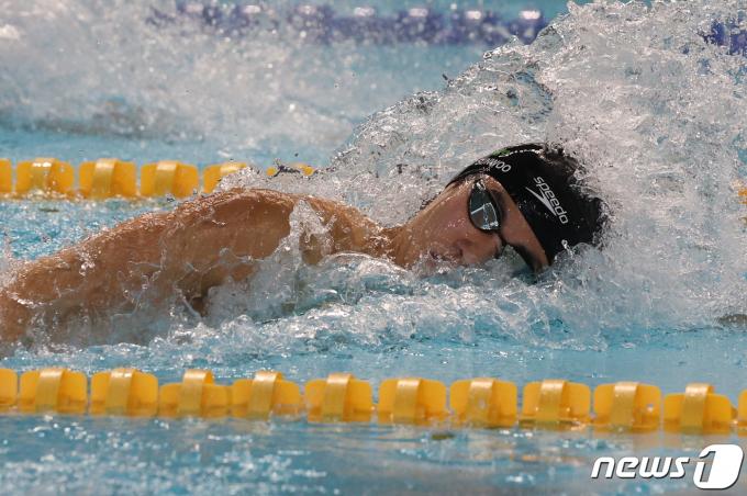 [사진] 황선우, 100미터 48.28로 1위 차지