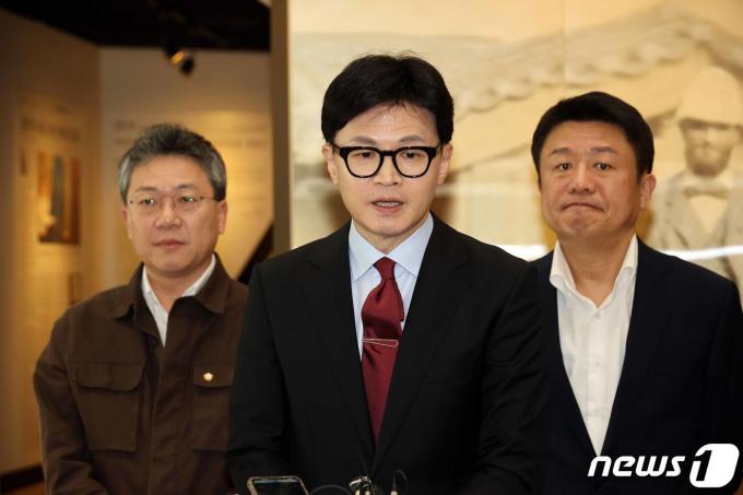 [사진] 취재진 질문에 답하는 한동훈