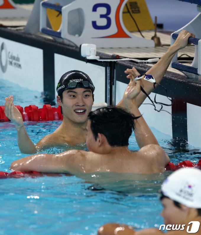 [사진] 기뻐하는 황선우