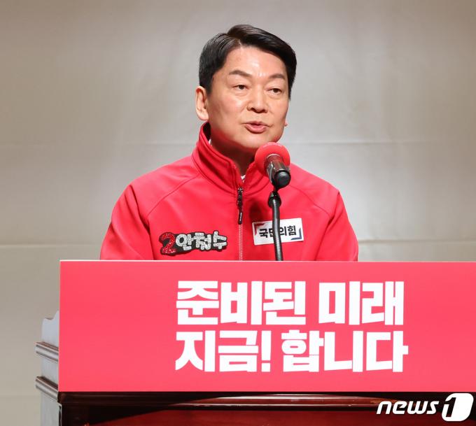 안철수 국민의힘 공동선대위원장이 19일 서울 여의도 국회에서 열린 제22대 총선 중앙선대위 발대식 및 공천자대회에서 인사말을 하고 있다. 2024.3.19/뉴스1 ⓒ News1 송원영 기자