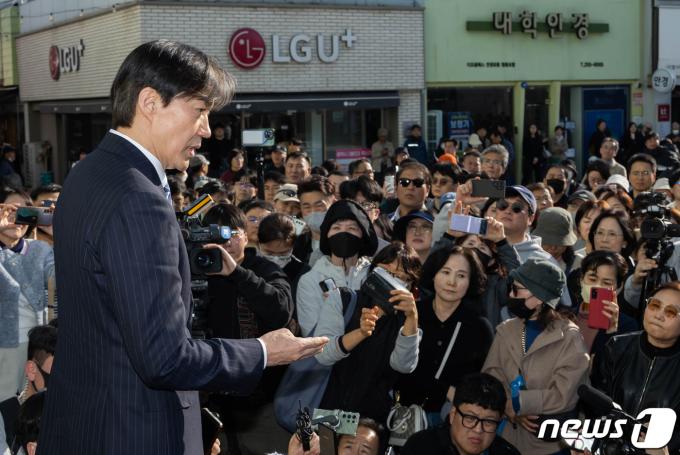 [사진] 청주 방문한 조국 대표