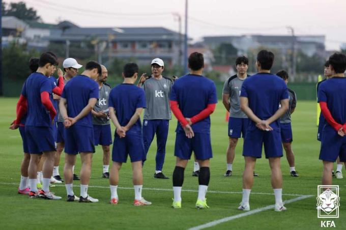 [사진] 황선홍 감독 '태국전 앞두고'
