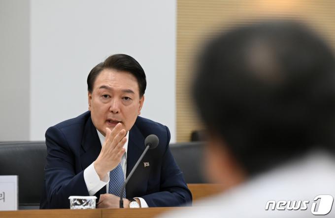 윤석열 대통령이 서울 송파구 서울아산병원 어린이병원에서 열린 의료진 간담회에서 발언하고 있다. (대통령실 제공) 2023.3.18/뉴스1 ⓒ News1 오대일 기자