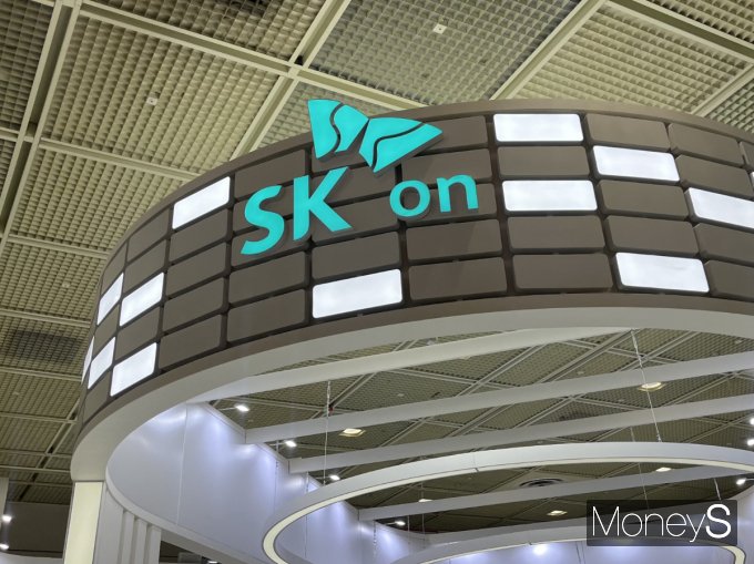 SK온이 총 11억달러(약 1조4800억원) 규모의 자금 조달을 추진하고 있다. 사진은 인터배터리 2024에 참가한 SK온. /사진=김동욱 기자