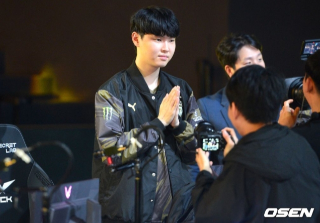 지난 24일 KT롤스터가 광동 프릭스에게 2-0승리를 거둔 것을 마지막으로 LCK 스프링 스플릿 정규 시즌이 끝났다. 사진은 지난 17일 경기에서 승리한 후 세리머니를 보여주는 '쵸비' 정지훈. /사진=OSEN