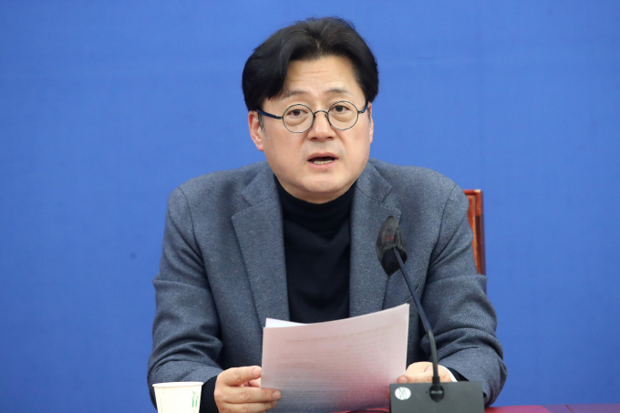 홍익표 더불어민주당 원내대표는 의정 갈등 중재에 나선 한동훈 국민의힘 비상대책위원장에 대해 "총선용 기획"이라고 지적했다. 사진은 홍 원내대표가 지난 21일 서울 여의도 국회에서 열린 이종섭 주 호주 대사 즉각 해임 및 수사 촉구 기자회견에서 발언하는 모습. /사진=뉴스1