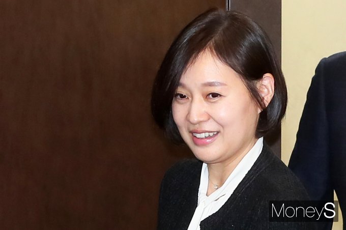 ▲ 기자회견 입장하는 임주현 사장