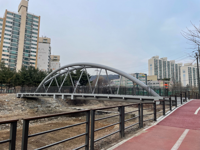 지난 22일 개통한 남양주시 오남천~오남 근린공원을 잇는 인도교. /사진제공=남양주시