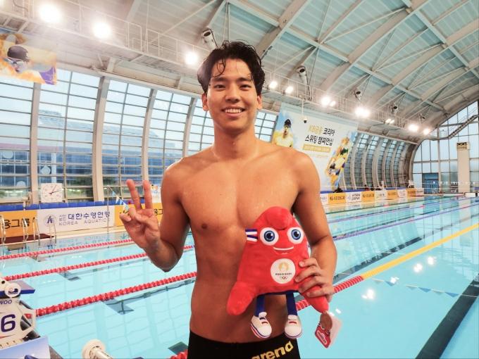 배영 200m에 이어 100m에서도 2024 파리 올림픽 출전권을 획득한 이주호. (대한수영연맹 제공)