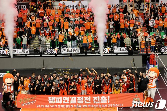 [사진] 8년만에 챔피언결정전 진출하는 OK금융그룹