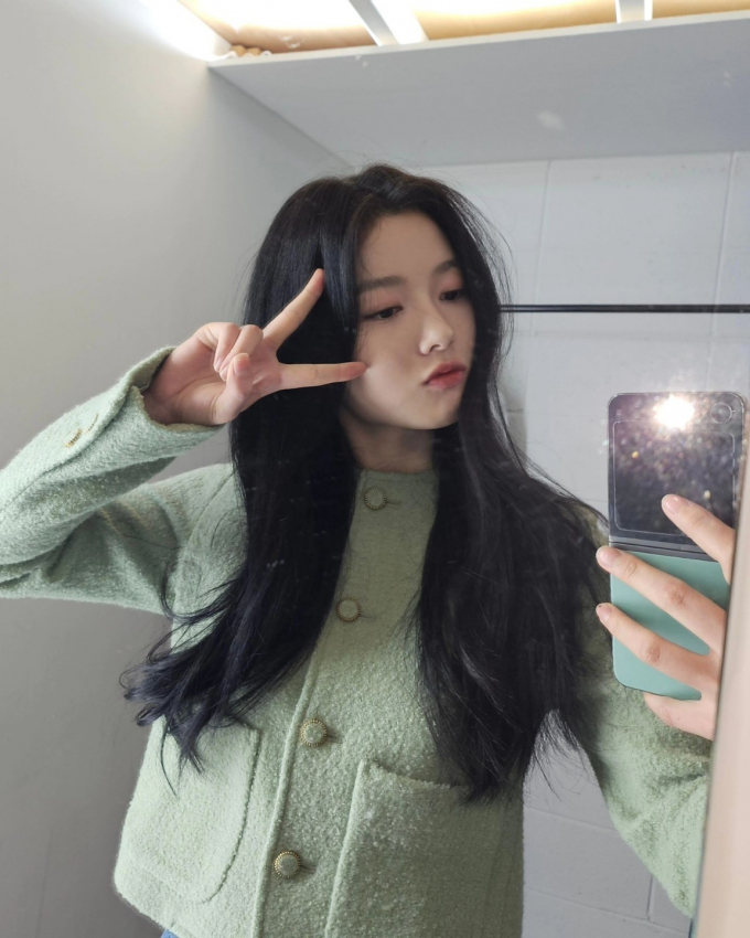 김유정, 각 잡고 찍은 셀카 공개…러블리 요정 그 자체