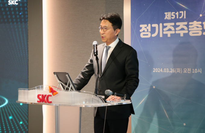 박원철 SKC 사장이 26일 서울 종로구 본사에서 열린 주주총회에서 주주들에게 인사말하고 있다. / 사진=SKC