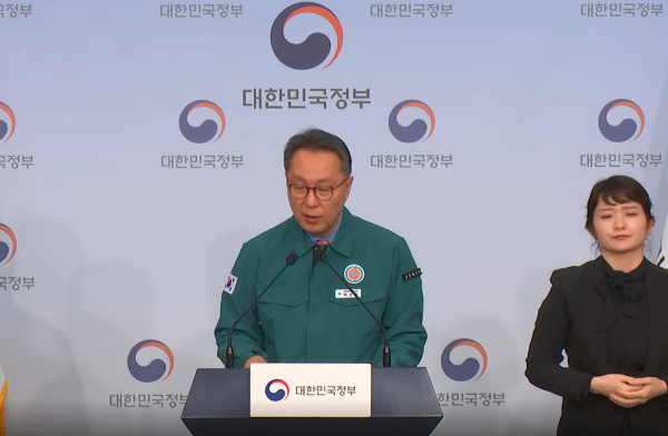 정부가 현재 5000여명인 진료 지원 간호사에 1900여명을 추가 증원할 예정이다. 박민수 보건복지부 제2차관이 26일 브리핑을 하고 있다. /사진=e-Brief 캡처