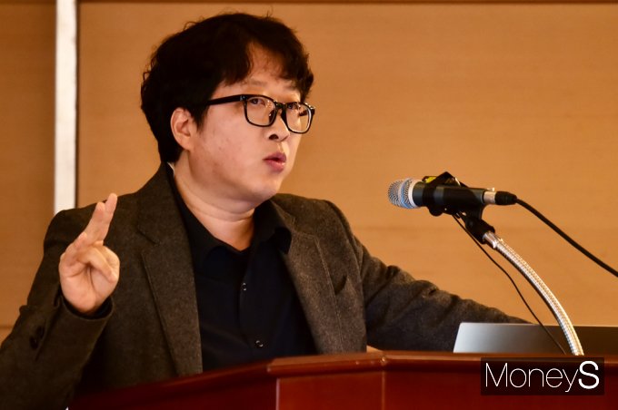 전영진 재개발연구회 자문위원이 제18회 머니톡콘서트에서 '신통기획·모아타운 재개발·재건축 반드시 알아야 할 투자 노하우'를 주제로 강연했다. /사진=임한별 기자