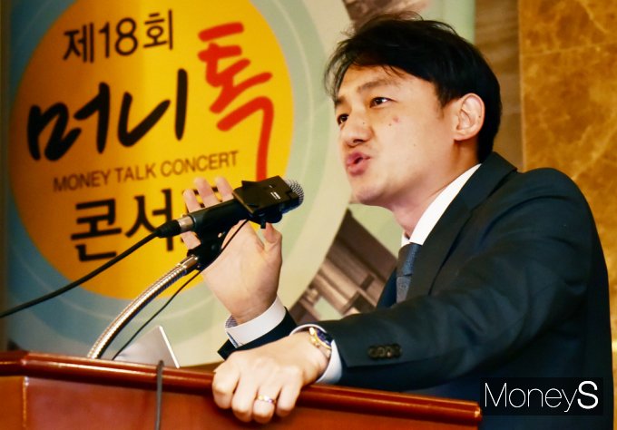 부동산컨설턴트인 이승훈 리얼비전경제연구소 대표가 제18회 머니톡콘서트에서 '용산·한강변·역세권 서울 핵심 지역 이슈와 동향'을 주제로 강연을 진행했다. /사진=임한별 기자