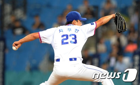 6일 오후 대구 삼성라이온즈파크에서 열린 2016 프로야구 KBO리그 삼성 라이온즈와 kt위즈의 경기에 선발 등판한 삼성 차우찬이 8대3으로 앞선 4회초 역투하고 있다.2016.9.6/뉴스1 ⓒ News1 이종현 기자