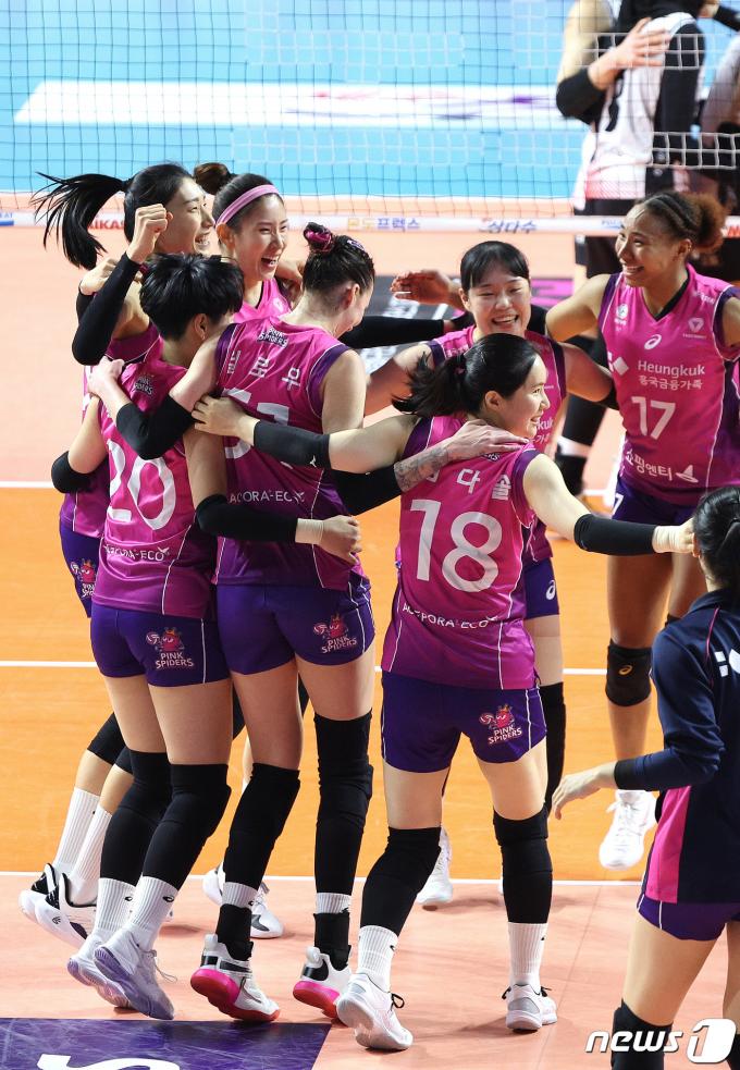 [사진] '김연경 맹활약' 흥국생명 챔프전 진출