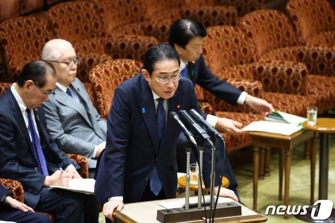 기시다 후미오 일본 총리가 25일(현지시간) 도쿄 참의원 예산위원회에 출석해 김여정 북한 노동당 부부장의 담화와 관련해 