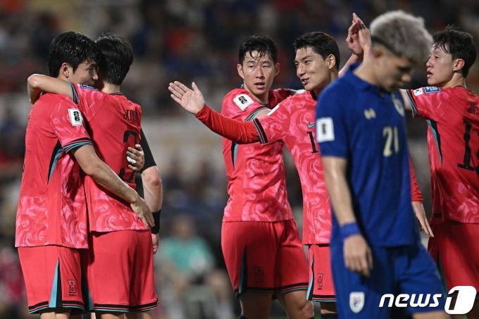 [사진] 한국, 태국에 3-0 완승