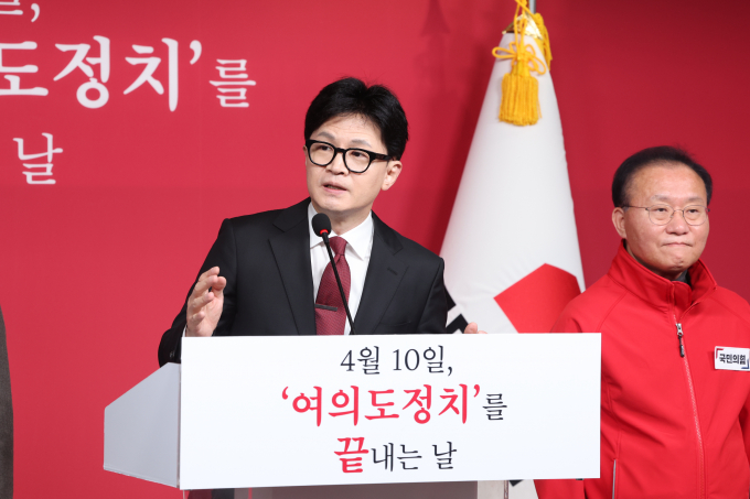 한동훈 국민의힘 비상대책위원장이 국회를 세종시로 이전하겠다고 밝혔다. 사진은 한 위원장이 27일 서울 여의도 중앙당사에서 4·10 총선 공약을 발표하는 현안 관련 기자회견을 하는 모습. /사진=뉴스1