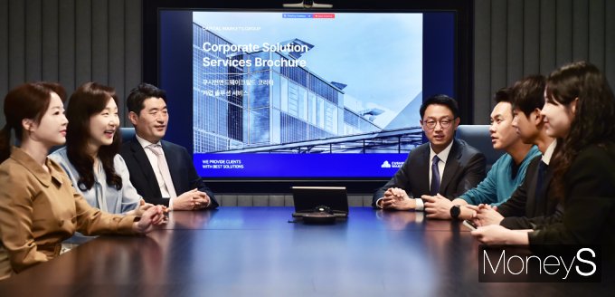 C&W 코리아 기업솔루션(Corporate Solution)팀의 회의 모습./사진=임한별 머니S 기자