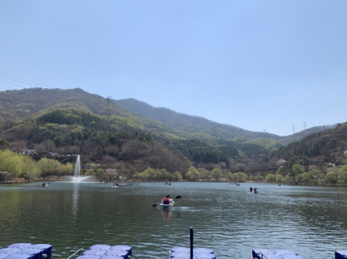 파주시는 마장호수출렁다리의 수상레저를 오는 4월 1일부터 운영을 재개한다. / 사진제공=파주도시관광공사