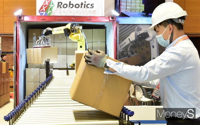 [머니S포토] 지능형공장의 미래… '2024 스마트공장·산업전'