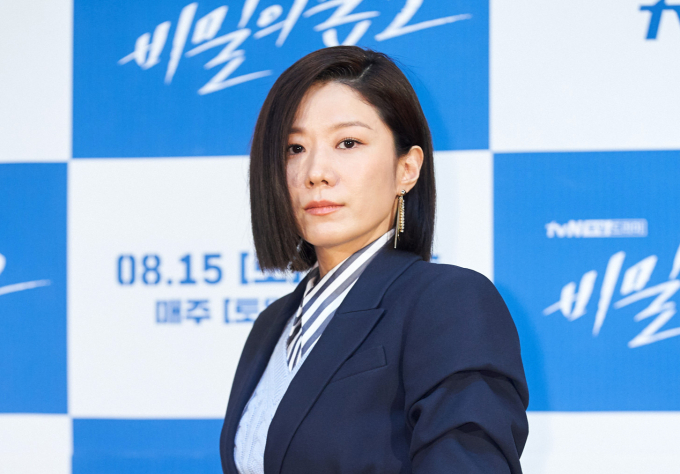 배우 故 이선균의 아버지가 27일 별세했다. 지난 2020년  tvN 새 주말드라마 '비밀의 숲2' 제작발표회에 참석한 배우 전혜진. /사진=머니투데이