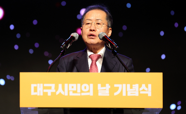 홍준표 대구시장이 국회와 대법원을 지방으로 이전하는 것이 국토균형발전에 이롭다고 주장했다. 사진은 지난달 21일 대구오페라하우스에서 열린 '2024 대구시민의 날 기념식'에서 기념사를 하는 홍 시장. /사진=뉴시스