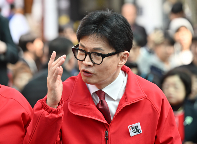 한동훈 국민의힘 비상대책위원장이 오는 28일 서울 송파구 가락동 농수산물시장을 방문한다. 사진은 한 위원장이 27일 인천 미추홀구 인하 문화의 거리를 방문해 발언하는 모습. /사진=뉴시스(공동취재) 