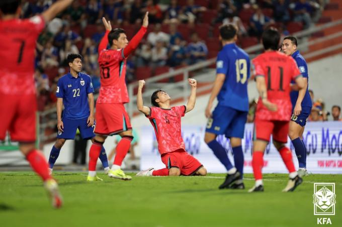 26일 태국 방콕 라자망갈라 스타디움에서 열린 2026 북중미 월드컵 아시아 지역 2차 예선 C조 4차전 한국과 태국의 경기에서 대한민국 세번째 골을 넣은 박진섭이 포효하고 있다. (대한축구협회 제공) 2024.3.26/뉴스1 ⓒ News1 박지혜 기자