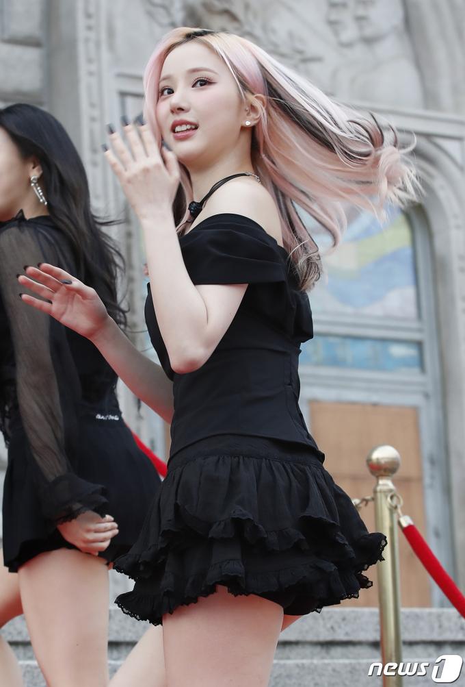 [사진] 비비지 은하, 샤랄라 꽃미모
