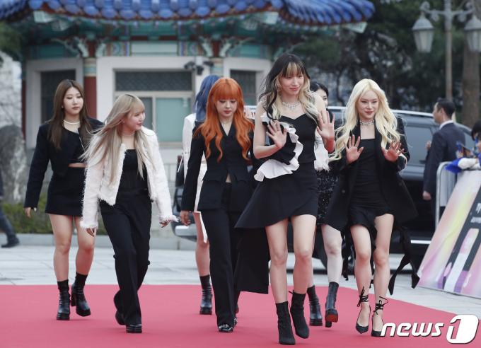 [사진] 베베, 춤 잘추는 언니들의 레드카펫 나들이