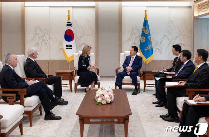 [사진] 윤 대통령, 케네디 JFK 재단 명예회장 접견