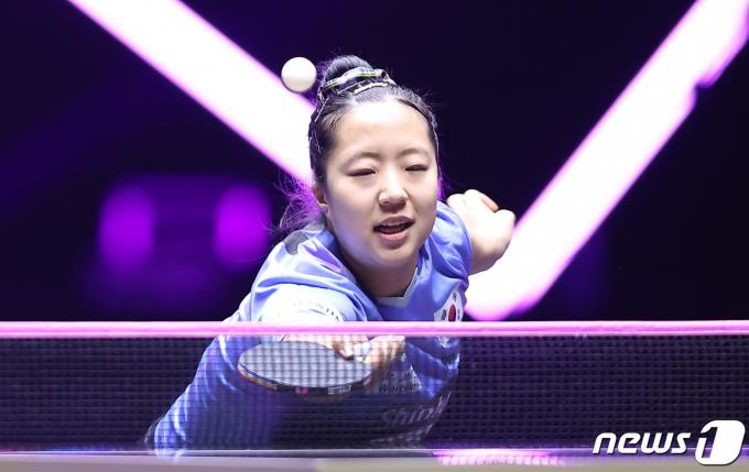 [사진] 신유빈, 실수