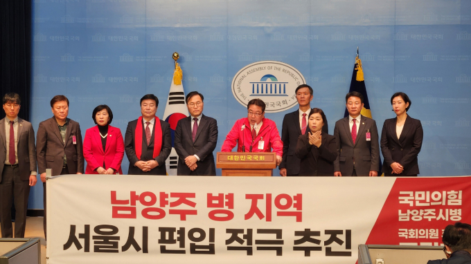 조광한 국민의힘 후보가 27일 국회 정론관에서 기자회견을 갖고 남양주시 병 지역의 서울 편입에 참여하겠다는 의사를 밝히고 있다. /사진제공=조광한 선거캠프 