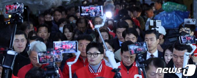 [사진] 가락시장 찾은 한동훈 비대위원장