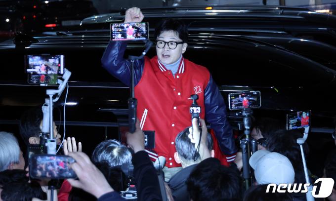 [사진] 한동훈 비대위원장, 선거운동개시 민생현장 방문