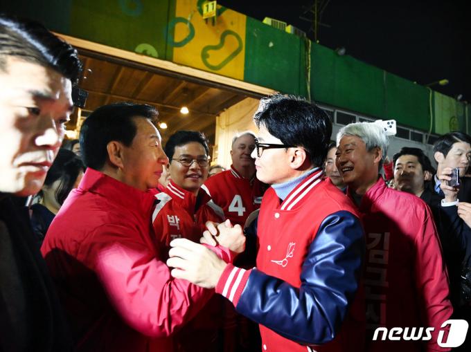 [사진] 김성태 서울권역 공동선대위원장 만난 한동훈