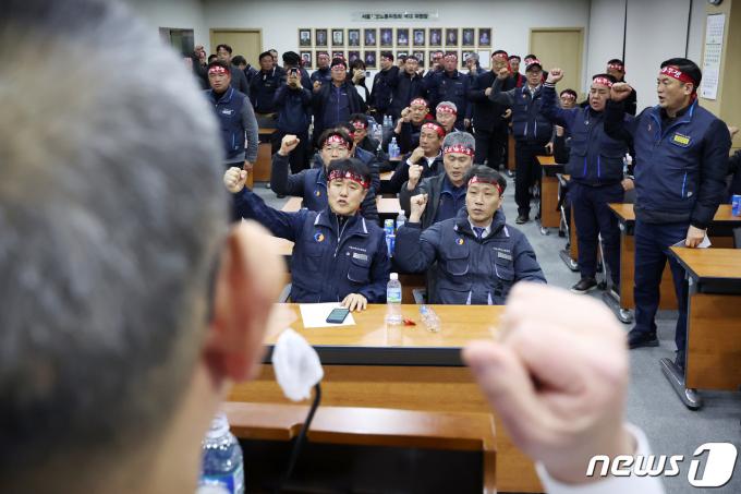 [사진] 서울시내버스, 12년 만에 파업