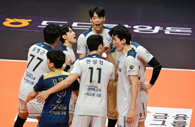 남자 프로배구 우리카드가 새 판 짜기에 나선다 (한국배구연맹 제공)