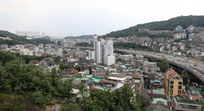 홍제3구역 조합이 시공사인 현대건설과 공사비 인상 줄다리기 끝에 협의점을 찾았다. 사진은 홍제동 일대. 사진은 기사 내용과 관련 없음. /사진=뉴스1