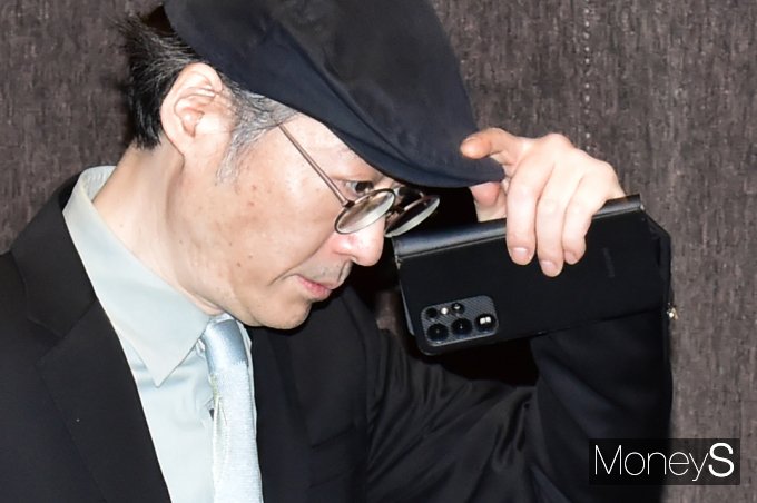 [머니S포토] 한미사이언스 주총, 모자 눌러쓴 임종윤 사장