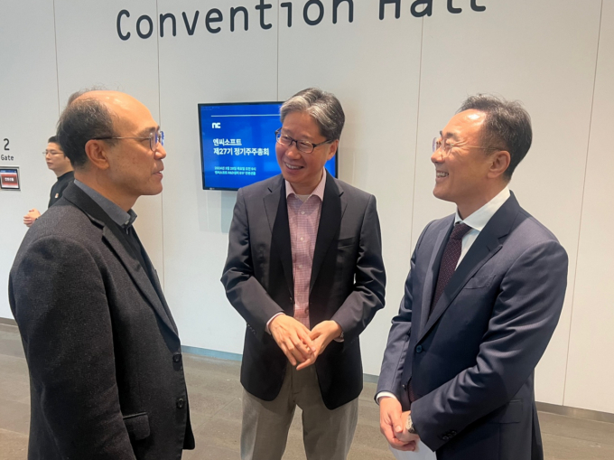 (왼쪽부터) 위정현 한국게임학회장, 홍원준 CFO, 박병무 신임 공동대표. /사진=이재현 기자